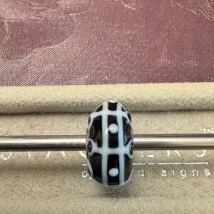 Trollbeads very unique black and white bead like new